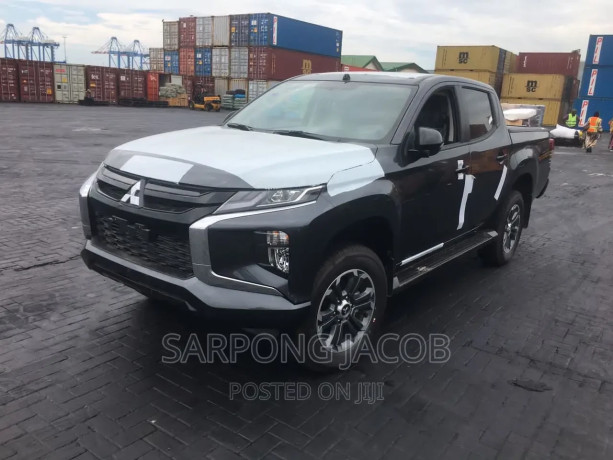 new-mitsubishi-l200-2023-black-big-3