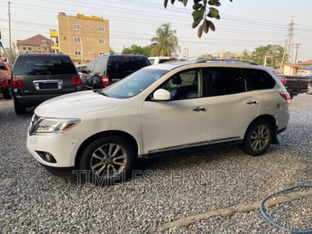 nissan-pathfinder-2014-white-big-1