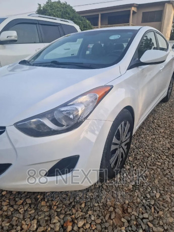 hyundai-elantra-2013-white-big-3