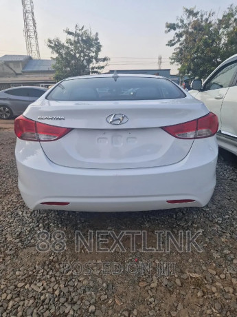 hyundai-elantra-2013-white-big-1