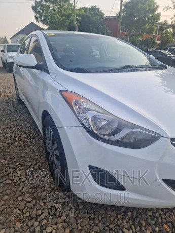 hyundai-elantra-2013-white-big-2