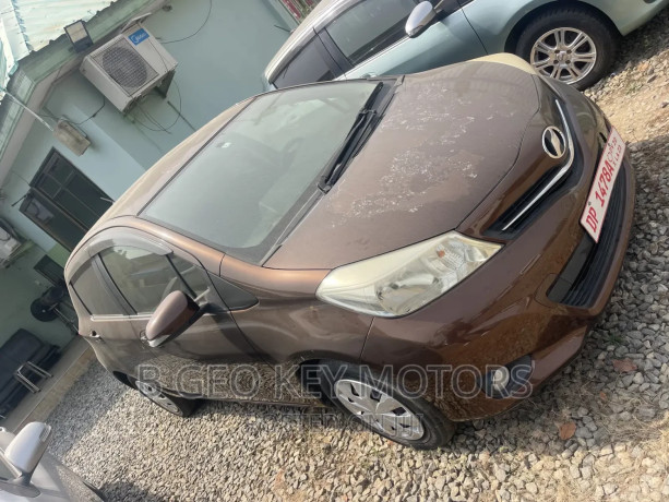 toyota-vitz-10-fwd-3dr-2013-brown-big-0