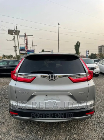 honda-cr-v-lx-awd-2019-gray-big-3