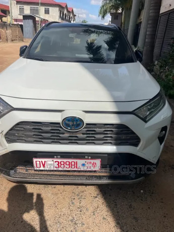 toyota-rav4-xle-awd-2020-white-big-0