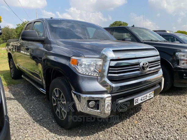 toyota-tundra-2016-gray-big-0