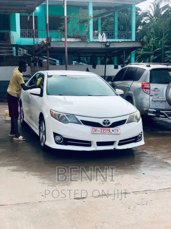 toyota-camry-2014-white-big-0