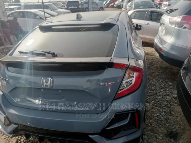 honda-civic-2021-gray-big-1