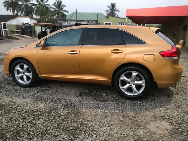 toyota-venza-v6-2009-gold-big-2