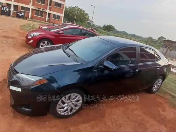 toyota-corolla-2017-black-big-3