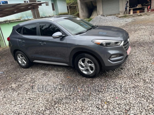 hyundai-tucson-2017-gray-big-2