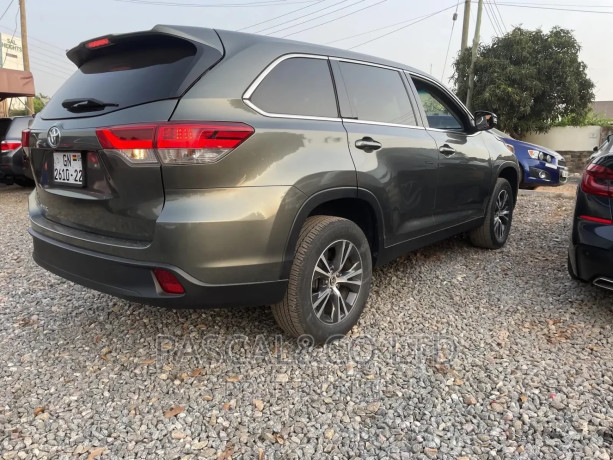 toyota-highlander-le-4x2-v6-35l-6cyl-8a-2018-green-big-4