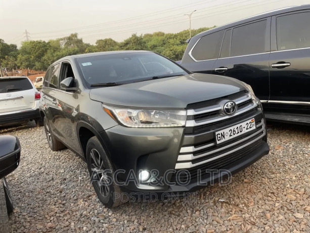 toyota-highlander-le-4x2-v6-35l-6cyl-8a-2018-green-big-3