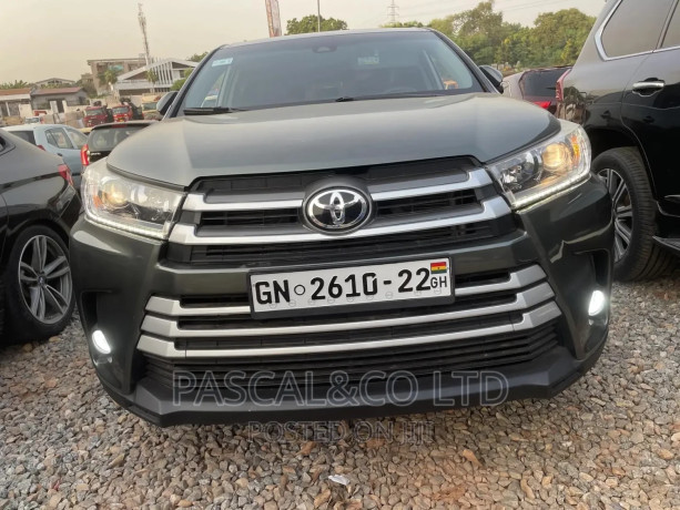 toyota-highlander-le-4x2-v6-35l-6cyl-8a-2018-green-big-0