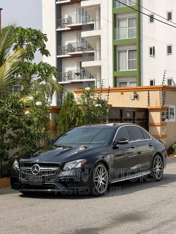 mercedes-benz-e63-2018-black-big-1