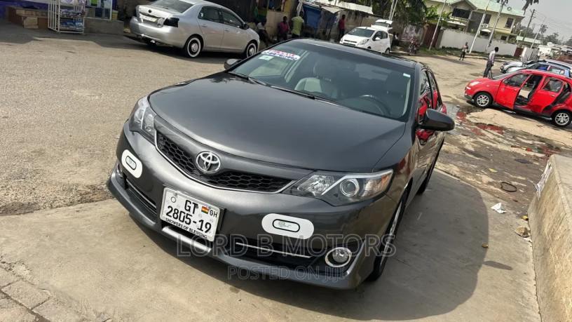 toyota-camry-2012-gray-big-2