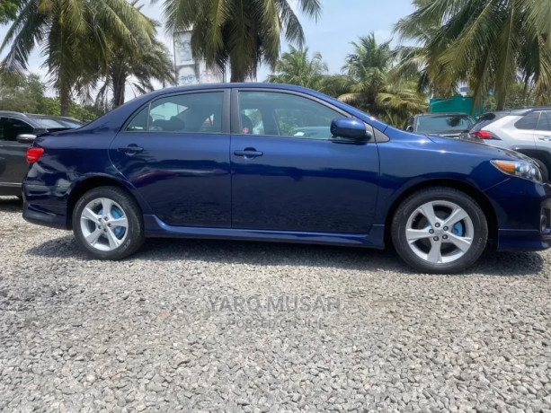 toyota-corolla-2012-blue-big-2