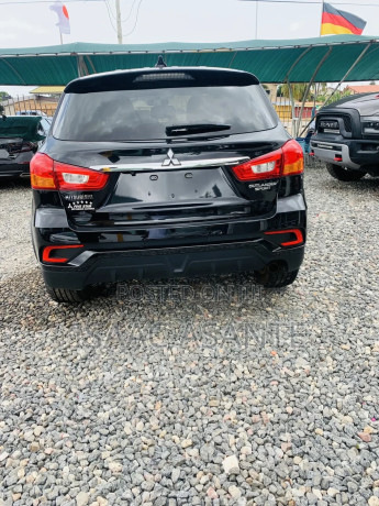 mitsubishi-outlander-2018-black-big-1