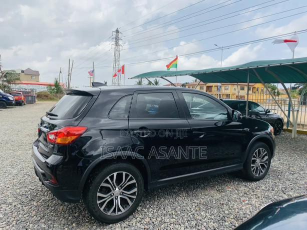 mitsubishi-outlander-2018-black-big-0