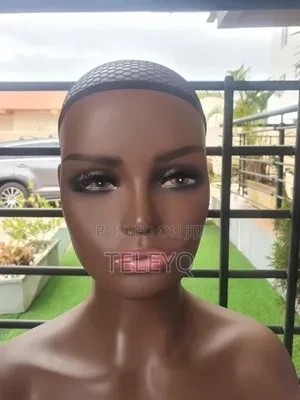 mannequin-head-with-shoulders-for-wigs-big-0
