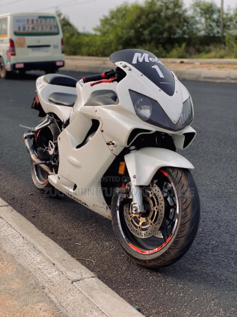 honda-cbr-2001-white-big-0