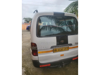 Toyota HiAce 2000 White