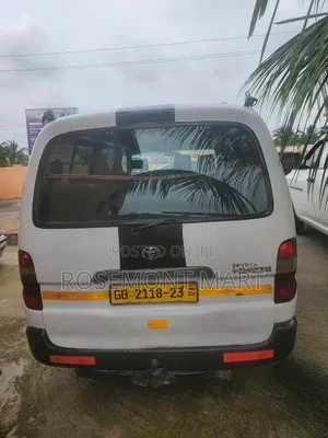 toyota-hiace-2000-white-big-2