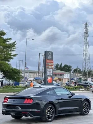 ford-mustang-ecoboost-premium-fastback-2018-black-big-4