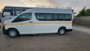 hiace-minibus-for-rentals-big-1