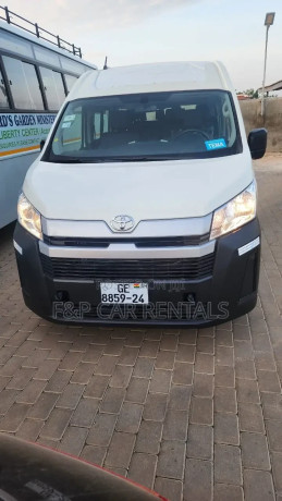 hiace-minibus-for-rentals-big-0