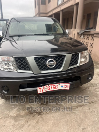 nissan-navara-2008-black-big-0