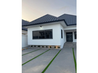 3bdrm House in Ashongman Estate, Police Station for sale