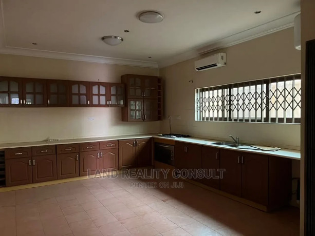 4bdrm-house-in-police-station-for-sale-big-4