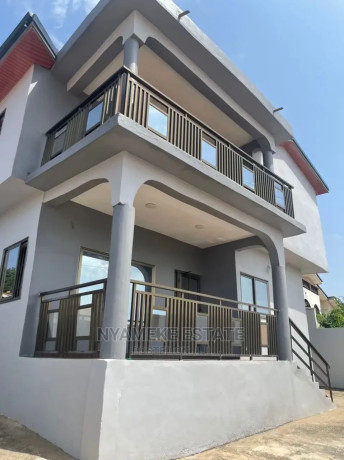 5bdrm-house-in-nyameke-estate-maccharty-hills-for-sale-big-0