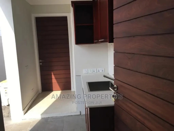 4bdrm-house-in-airport-hills-for-sale-big-1