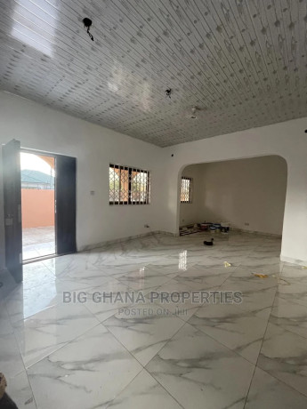 3bdrm-house-in-spintex-for-rent-big-4