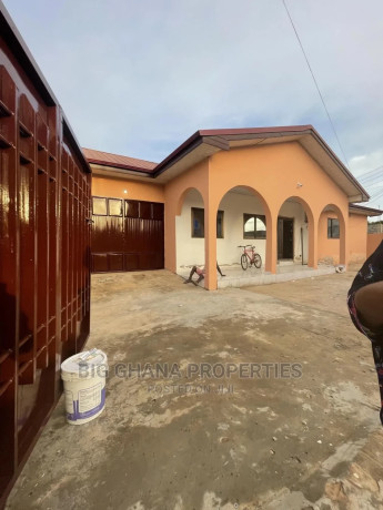 3bdrm-house-in-spintex-for-rent-big-0