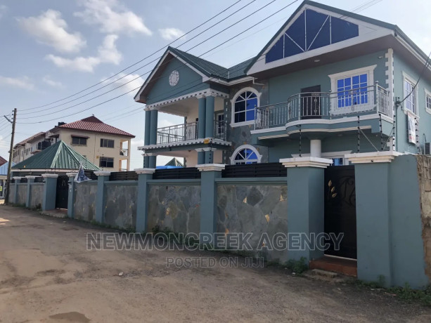 6bdrm-duplex-in-upsa-road-madina-for-sale-big-2