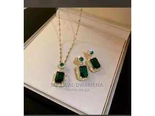 Emerald Necklace With Earrings