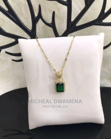 emerald-necklace-with-earrings-big-1