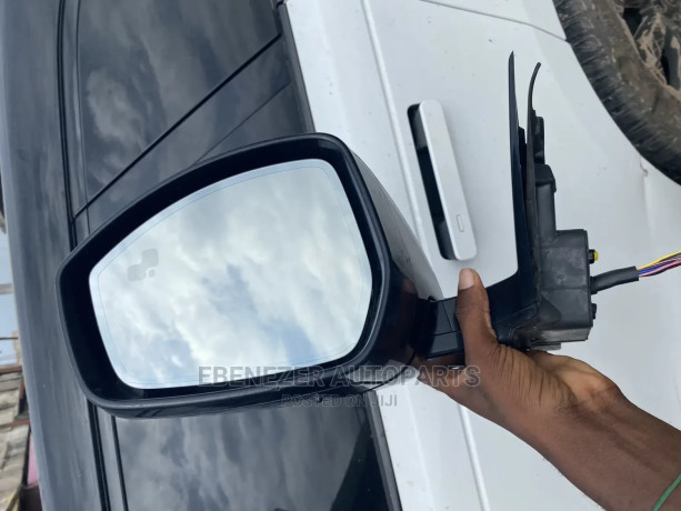 range-rover-velar-side-mirror-big-0