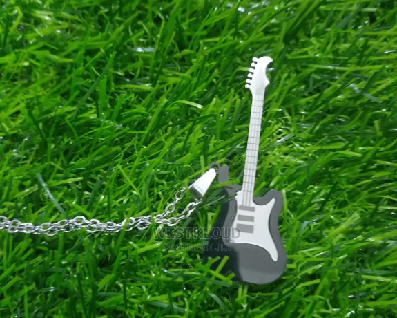 guitar-necklace-big-1