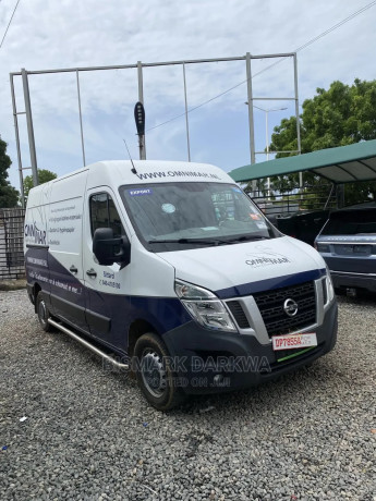 nissan-nv200-2014-white-big-1