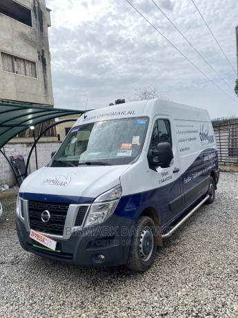 nissan-nv200-2014-white-big-0