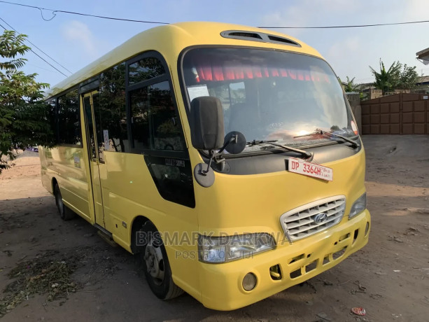 hyundai-county-2009-yellow-big-1