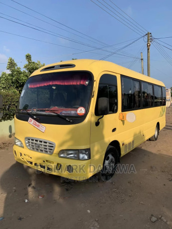 hyundai-county-2009-yellow-big-3