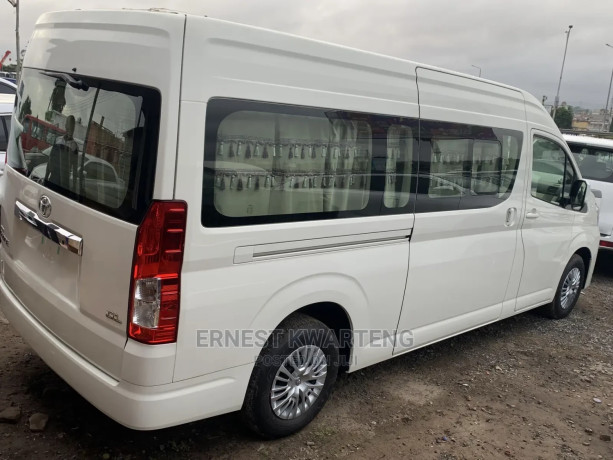 new-toyota-hiace-2021-white-big-0