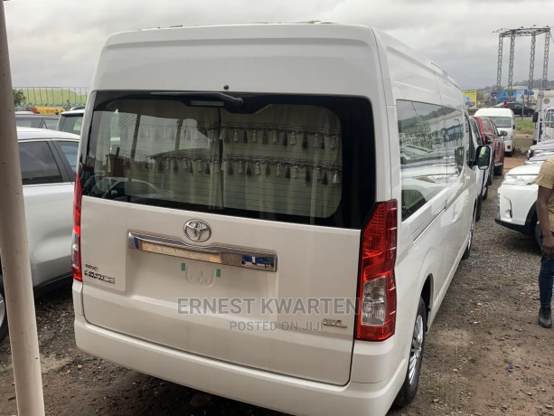 new-toyota-hiace-2021-white-big-4