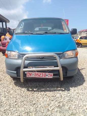 toyota-hiace-2005-blue-big-2