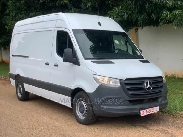 new-mercedes-benz-sprinter-2019-white-big-1