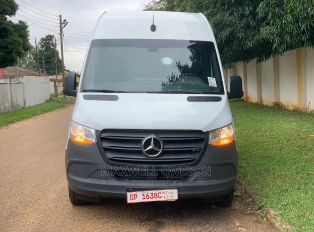 new-mercedes-benz-sprinter-2019-white-big-0